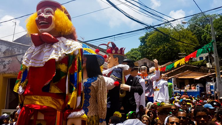 Olinda (PE) - Bonecos gigantes, tradição do carnaval pernambucano, desfilaram pelas ruas da cidade (Sumaia Villela/Agência Brasil)