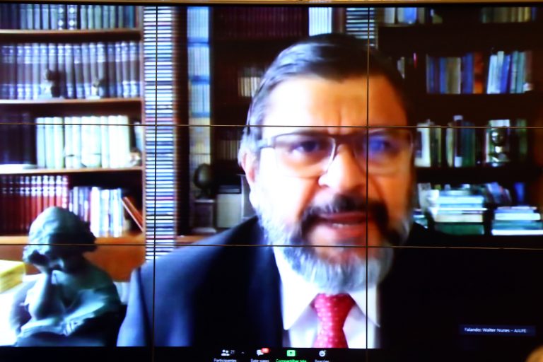 Debates sobre o tema: Investigação Criminal. Juiz Federal, representante da AJUFE ( Associação dos juízes do Brasil), Walter Nunes da Silva Júnior