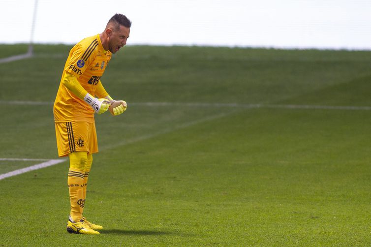 Diego Alves pegou três pênaltis na disputa da Supercopa do Brasil.