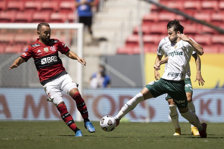 Flamengo e Palmeiras ficaram no empate em 2 a 2 no tempo normal de jogo.