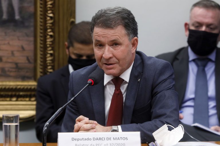 Audiência Pública - Debater a admissibilidade da <a class='linkProposicao' href='https://www.camara.leg.br/noticias/690350-pec-muda-regras-para-futuros-servidores-e-altera-organizacao-da-administracao-publica'>PEC 32/20</a>20. Dep. Darci de Matos(PSD - SC)
