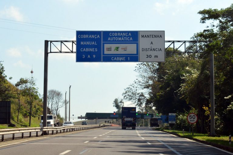Transporte - estradas e ruas - rodovias - pedágio - praça de pedágio - privatização de rodovia