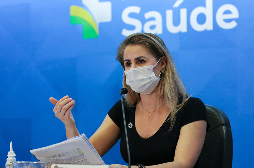 A coordenadora do Programa Nacional de Imunizações (PNI), Francieli Fontana, durante coletiva sobre as novas diretrizes da campanha nacional de vacinação contra a Covid-19.