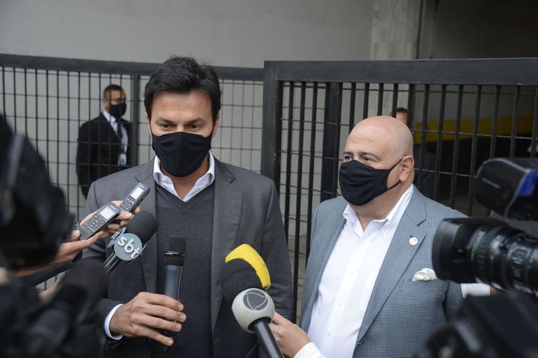 O ministro das Comunicações, Fábio Faria, e o diretor-presidente da EBC, Glen Valente, no Rio de Janeiro.