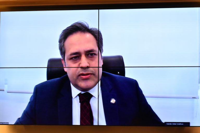 Audiência Pública - Efeitos da reforma sobre os atuais servidores federais, estaduais e municipais. Presidente do Sindicato Nacional dos Auditores-Fiscais da Receita Federal do Brasil, Kleber Cabral