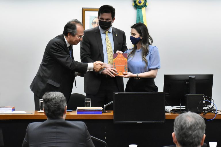 Atos Comemorativos - 200 anos da Independência do Brasil - Lançamento de selos, logomarca e site. Palestrante, José Theodoro Mensk, o dep. Enrico Misasi PV - SP e a dep. Caroline de Toni PSL - SC