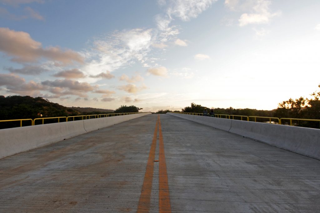 Ponte sobre o Rio Almada