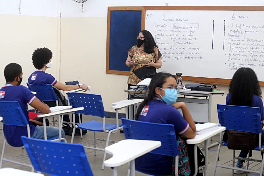 Retorto das aulas 100% presenciais