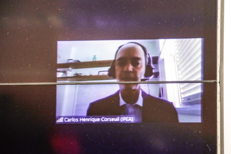 Juventude Brasileira depois da Pandemia: caminhos para a retomada da educação e do emprego. Sr. Carlos Henrique Corseuil - Coordenador de estudos de trabalho e renda do Instituto de Pesquisa Econômica Aplicada IPEA