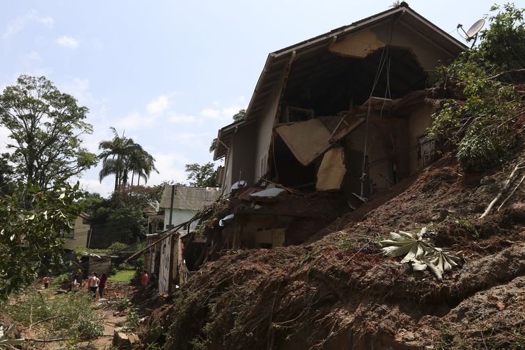 Bairro Castelânea em Petrópolis, após fortes chuvas que atingiram a região Serrana do Rio