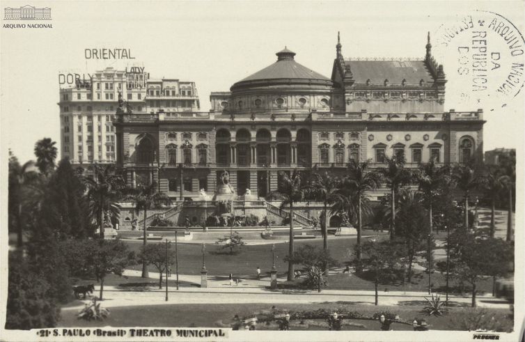 Theatro Municipal de São Paulo
Theatro Municipal de São Paulo, década de 1930. Arquivo Nacional.