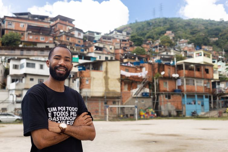 João Diamante, chef de cozinha, desenvolveu um projeto para promover a transformação social de jovens de comunidade por meio da gastronomia. 