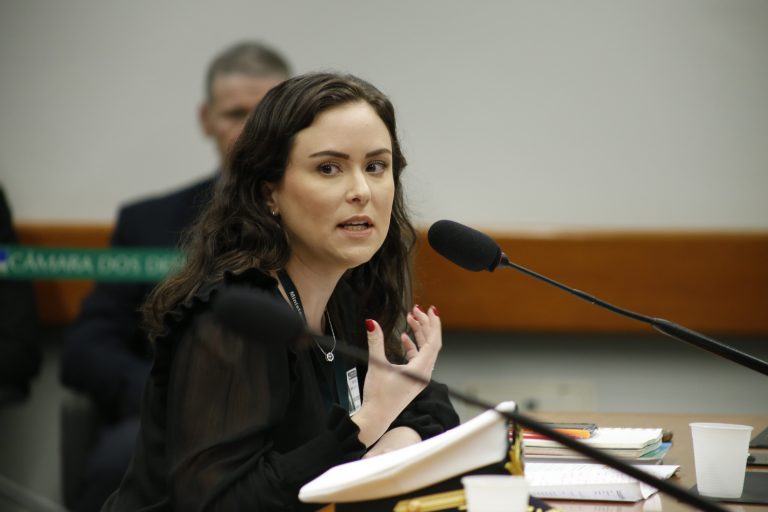Mesa Redonda - PL nº 409/2022 - Plano Nacional do Desporto. Fabiana Azevedo - Diretora Substituta do Departamento de Promoção à Saúde (Ministério da Saúde)