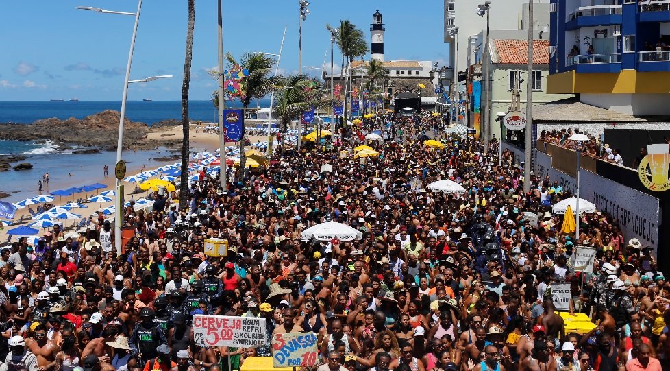 Carnaval da Barra para a Boca do Rio: lutar pela tradição ou abraçar as  mudanças?