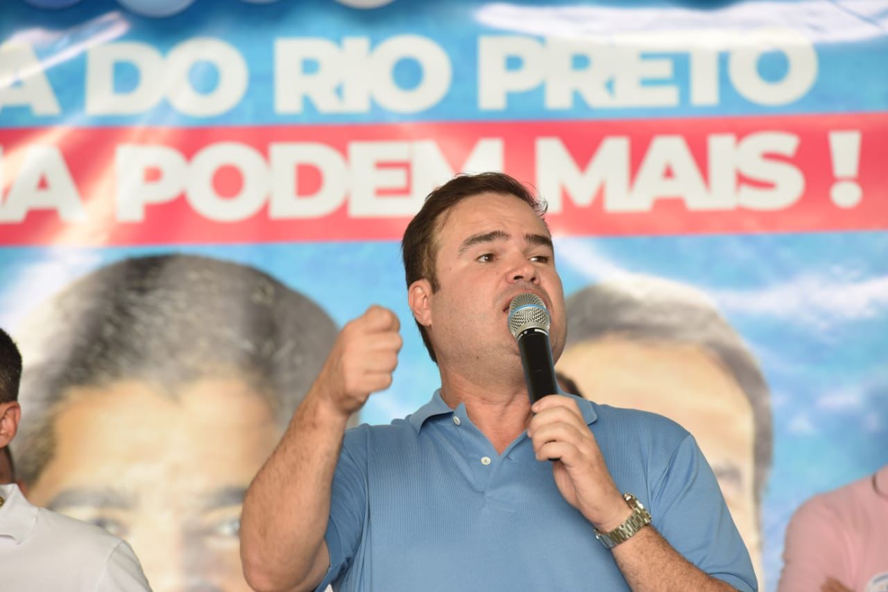 Cacá Leão