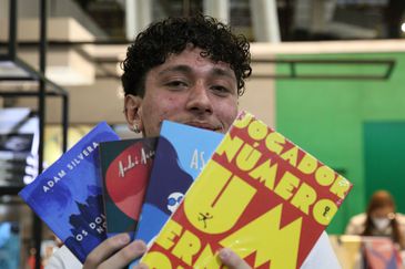 Mateus Henrique Santos, 17 anos, visita a 26ª Bienal Internacional do Livro de São Paulo, no Expo Center Norte.