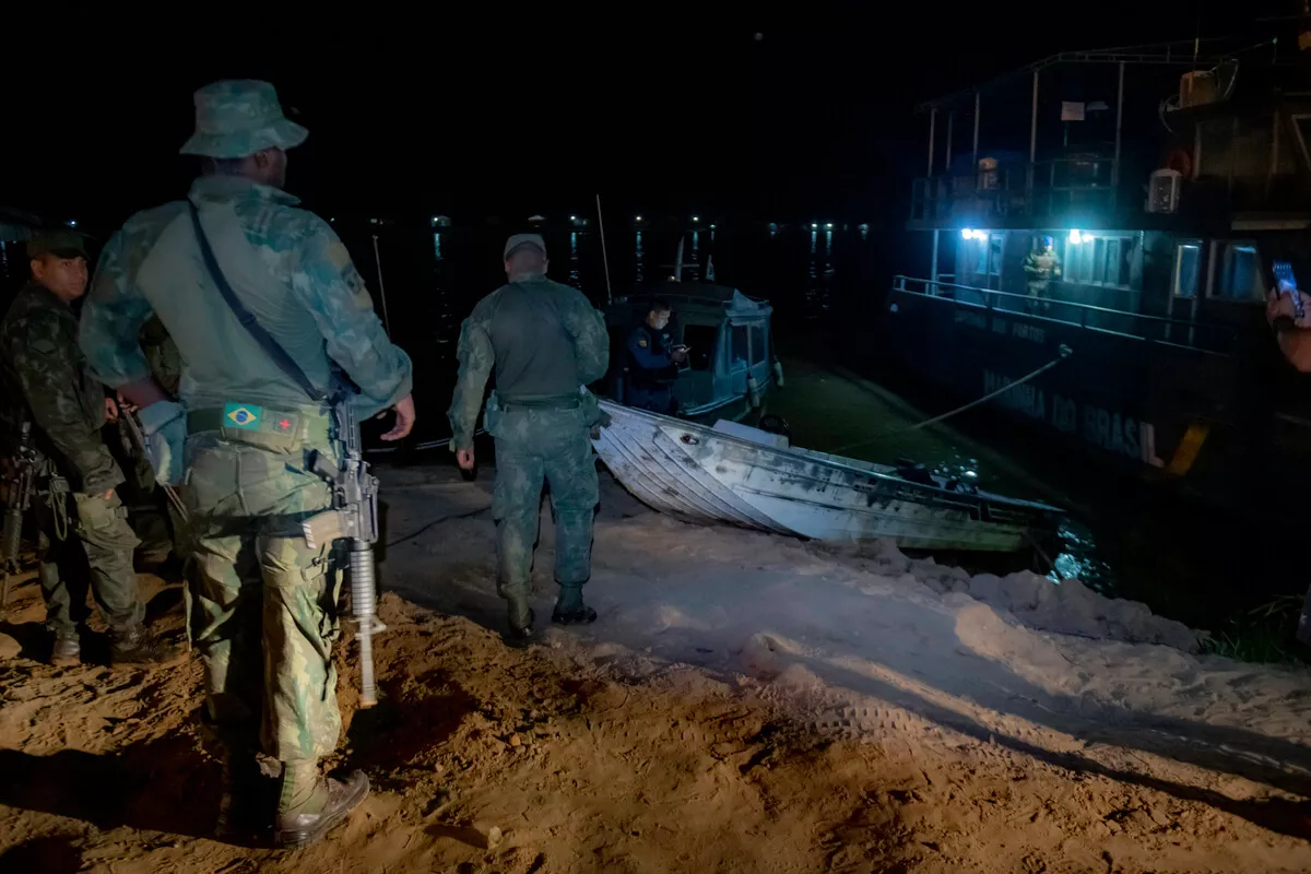 19 de junho - A embarcação de Bruno e Dom foi encontrada pela Marinha na altura da comunidade Cachoeira, no leito do rio Itaquaí e direcionada ao porto de Atalaia, onde passou por perícia