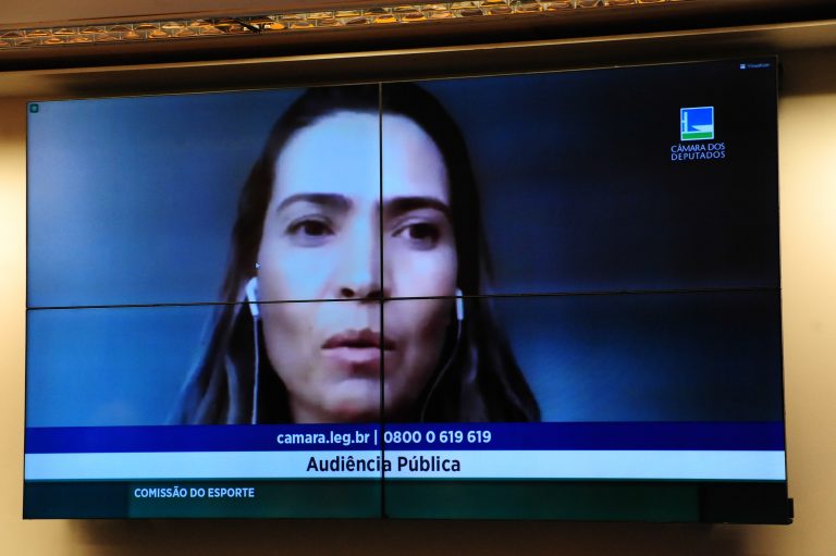 Isabel Swan participa de audiência