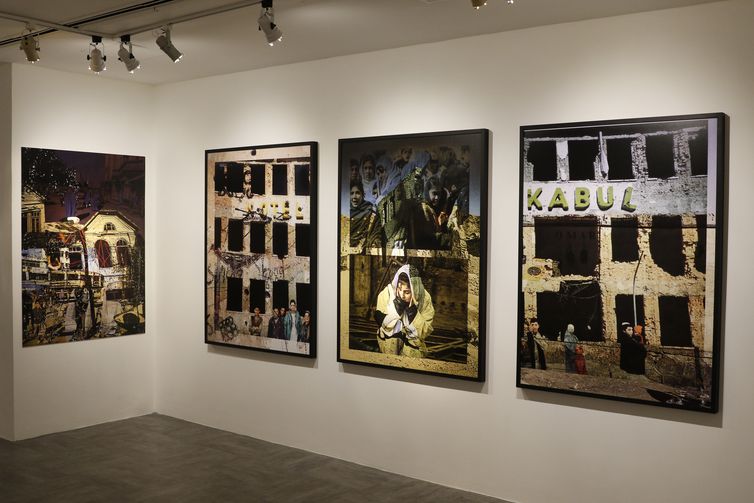 O fotógrafo e videoartista Arthur Omar realiza a exposição Retorno à Imagem: Afeganistão, no Sesc Copacabana, com sobreposições de imagens de sua viagem ao país 20 anos atrás.