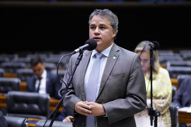 Sessão para a votação de propostas legislativas - Proposições Remanescentes do dia Anterior. Dep. Efraim Filho(UNIÃO - PB)