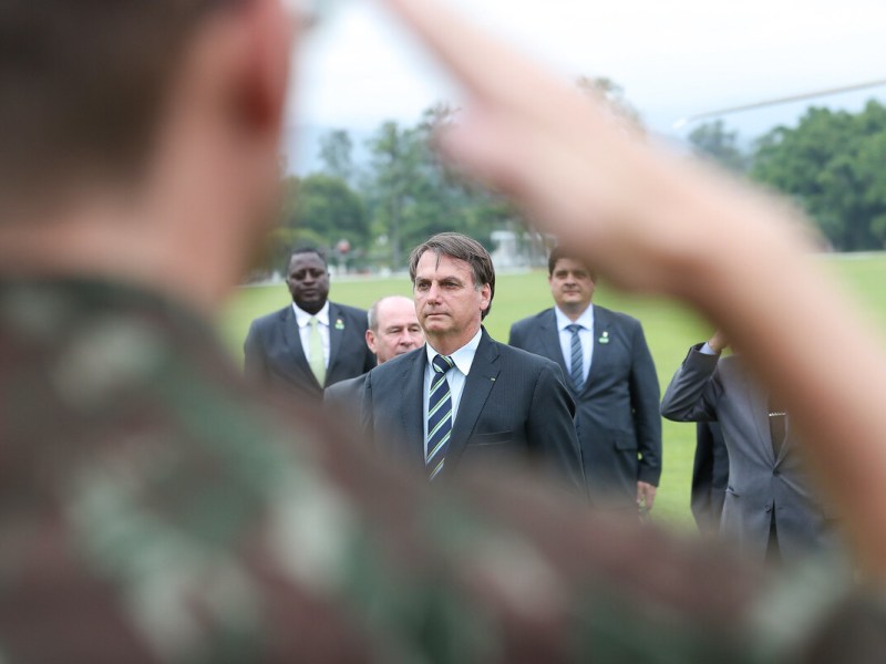 Presidente da República, Jair Bolsonaro recebendo Honras Militares ao desembarcar na Academia Militar das Agulhas Negras (AMAN)