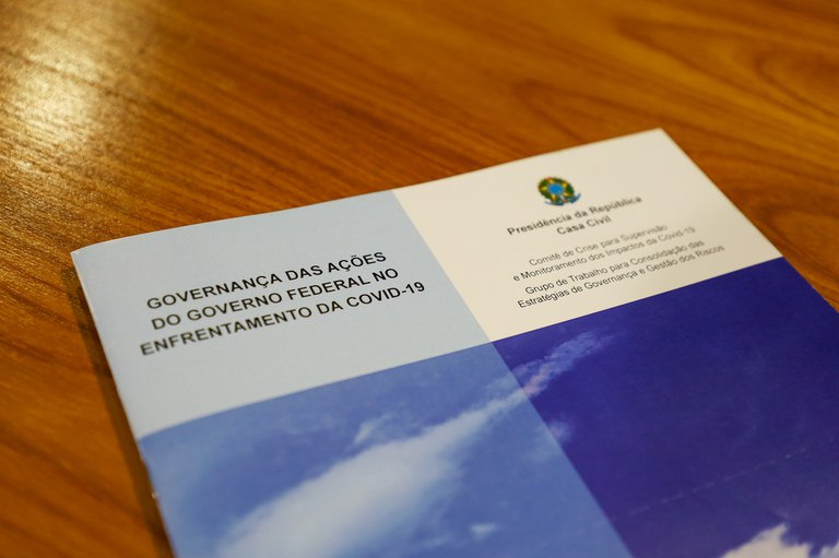 Pasta da Casa Civil com documentos do Comitê de Crise para Supervisão e Monitoramento dos Impactos da Covid-19