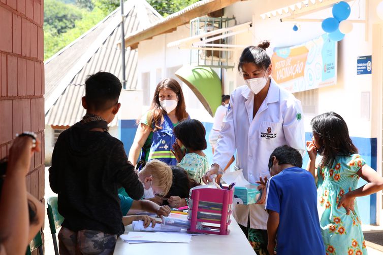 Vacinação de crianças indígenas de 5 a 11 anos contra covid-19 na Unidade Básica de Saúde - UBS Aldeia Jaraguá Kwaray Djekupe, no Jaraguá.