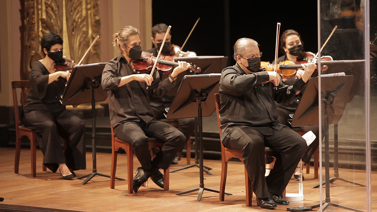 Rio de Janeiro (RJ) - Um Concerto Sinfônico em homenagem a um dos maiores gênios da música erudita, Tchaikovsky, que completa 130 anos de falecimento, é o ponto de partida da Série Celebrações do Theatro Municipal do Rio de Janeiro. Foto: Junior Barros/Divulgaçāo 