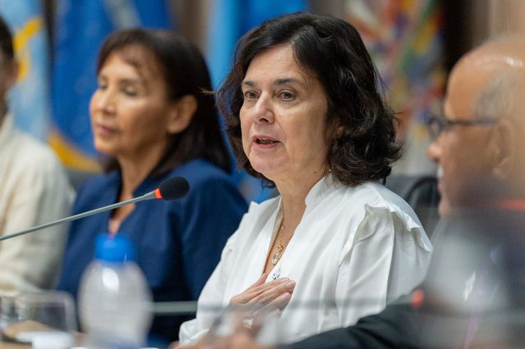 Brasília (DF) - A ministrada Saúde, Nízia Trindade com a personagem Mônica, do Mauricio de Sousa, e o Zé Gotinha, dentro do auditório da Opas.
Foto: Júlia Prado/ ASCOM Ministério da Saúde