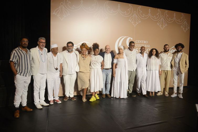 Petrópolis (RJ), 14/04/2023 – Os curadores e os artistas presente na exposição Um oceano para lavar as mãos que inaugura o Centro Cultural Sesc Quitandinha. Foto: Tomaz Silva/Agência Brasil