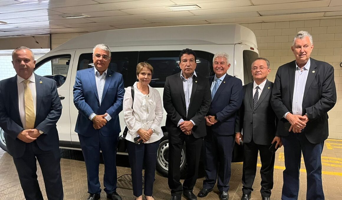 Capa-Somos uma família senadores bolsonaristas se solidarizam com golpistas presos na Papuda
