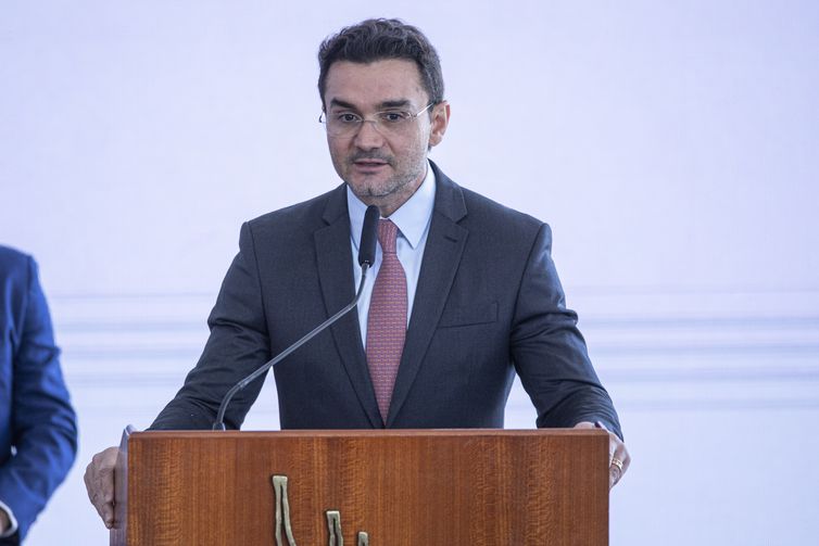 Brasília (DF) 03/08/2023 - O novo Ministro do Turismo, Celso Sabino discursa na cerimônia de sua posse nesta quinta feira, no Palácio do Planalto.
Foto: Joédson Alves/Agência Brasil 