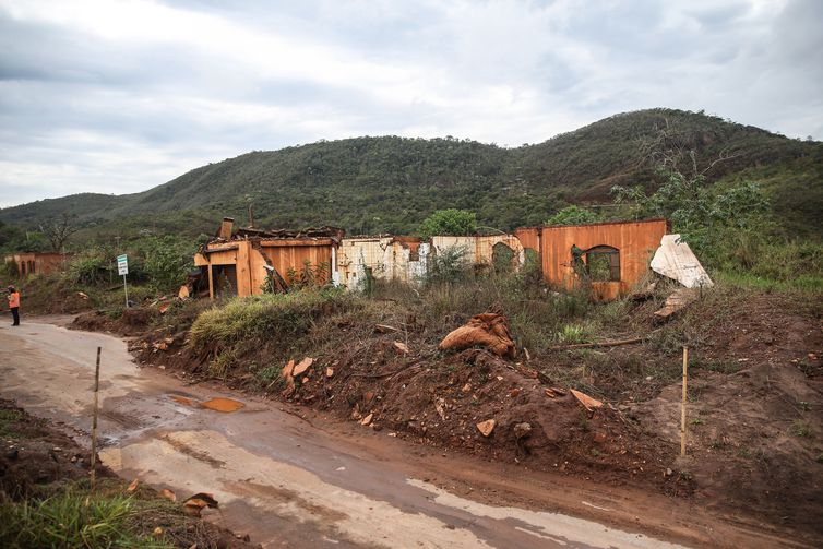 Mariana (MG) - Ruínas em Bento Rodrigues, distrito de Mariana, dois anos após a tragédia do rompimento da Barragem de Fundão, da mineradora Samarco (José Cruz/Agência Brasil) 