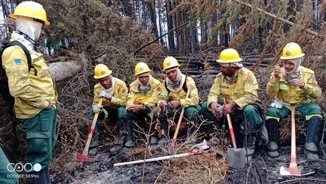 Cavalcante (GO) 15/09/2023 – A brigada de incêndio da Prevfogo composta com membros da comunidade quilombola Kalunga, durante simulação de combate ao fogo no cerrado no Engenho II. Foto: Charles Pereira&nbsp;Pinto/Arquivo Pessoal