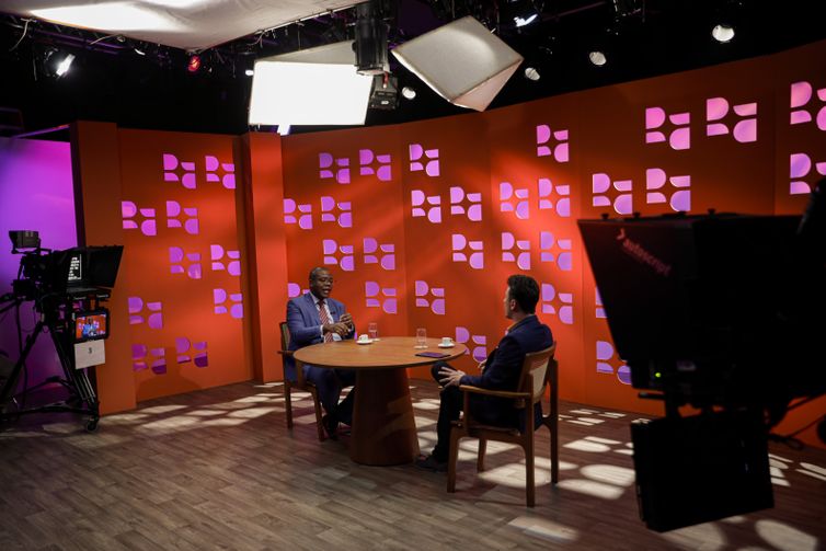 Brasília (DF) 08/11/2023 – O ministro dos Direitos Humanos e da Cidadania (MDHC), Sílvio Almeida, é o convidado do programa na Empresa Brasil de Comunicação (EBC) - `DR com Demori.
Foto: Joédson Alves/Agência Brasil