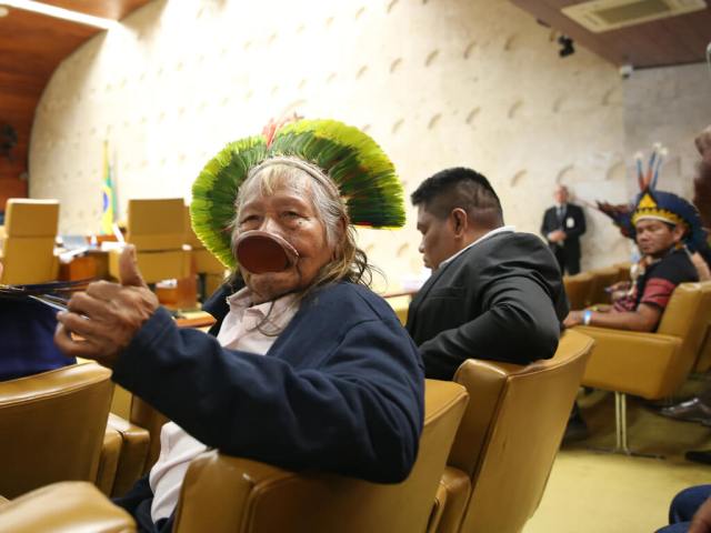 O cacique Raoni durante sessāo do Supremo Tribunal Federal (STF) de julgamento do marco temporal de terras indígenas.
