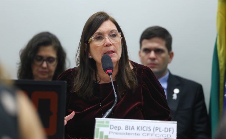 Reunião de comparecimento de ministro. Dep. Bia Kicis (PL-DF)