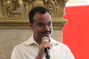 São Paulo (SP), 14/12/2023 - O curador Deri Andrade fala sobre a exposição Encruzilhadas da arte afro-brasileira no Centro Cultural Banco do Brasil - CCBB. Foto: Rovena Rosa/Agência Brasil