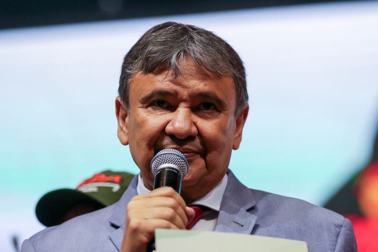 Brasília (DF), 14/12/2023, O Ministro do Desenvolvimento e Assistência Social, Família e Combate à Fome do Brasil, Wellington Dias, discursa na 6ª Conferência Nacional de Segurança Alimentar e Nutricional no Centro de Convenções Ulysses Guimarães. Foto: Jose Cruz/Agência Brasil