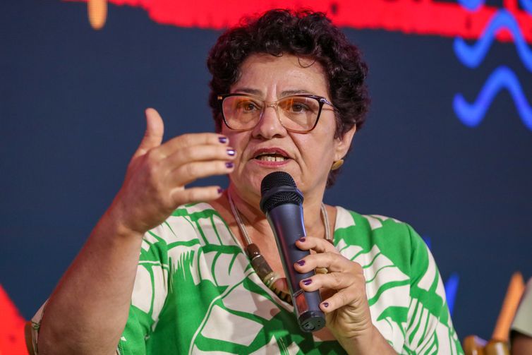 Brasília, DF 14/12/2023 A assistente social e professora, Conceição Amorim, participa da mesa de debate 