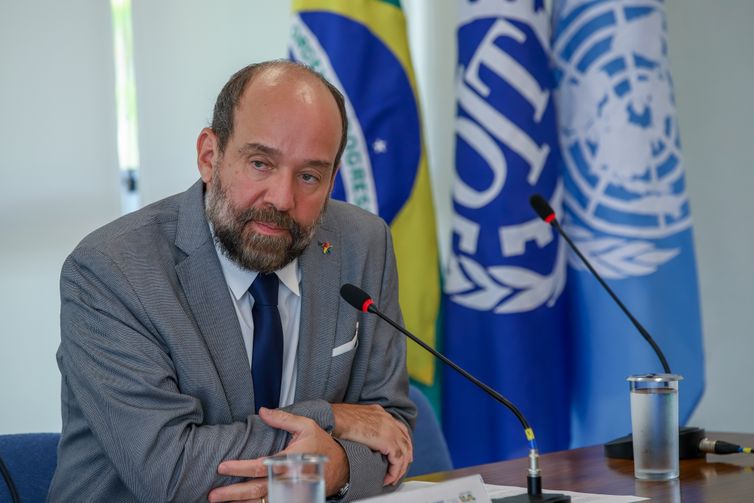 Brasília (DF), 20/12/2023, O diretor do Escritório da OIT para o Brasil, Vinícius Pinheiro, durante entrevista coletiva para divulgar a Pesquisa Nacional por Amostra de Domicílios Contínua (PNAD Contínua) - Trabalho de Crianças e Adolescentes de 5 a 17 anos de idade - 2022 . Foto: Antônio Cruz/Agência Brasil