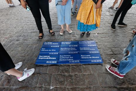 São Paulo SP 01/12//2023 - Familiares de mortos na chacina de Paraisópolis fazem ato na Avenida Paulista, em frente ao Masp. Foto Paulo Pinto/Agência Brasil
