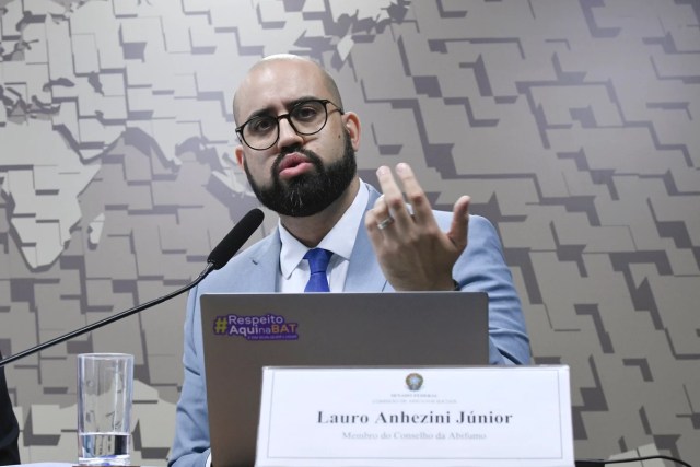 Membro do Conselho da Associação Brasileira da Indústria do Fumo (Abifumo), Lauro Anhezini Junior em pronunciamento durante audiência publica interativa para debater sobre a regulamentação dos vapes