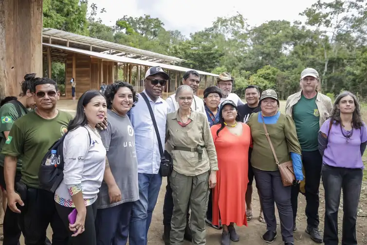 Comitiva do Governo Federal visita Terra Indígena Yanomami, em Roraima. Ministras Sonia Guajajara (Povos Indígenas) e Marina Silva (Meio Ambiente) e ministro Silvio Almeida (Direitos Humanos) conduziram missão. - Foto: Lucas Leffa/SECOM