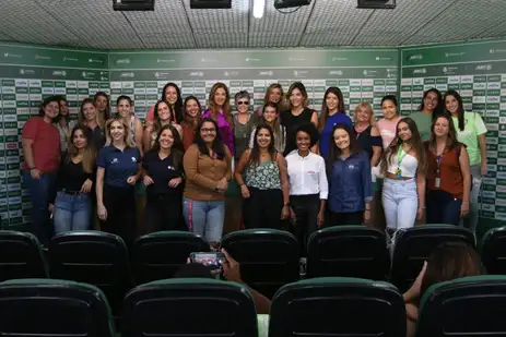 São Paulo (SP), 16/01/2024 - A presidente do Palmeiras, Leila Pereira, fala com a imprensa em coletiva só para jornalistas mulheres, no Centro de Treinamento do clube. Foto: Rovena Rosa/Agência Brasil