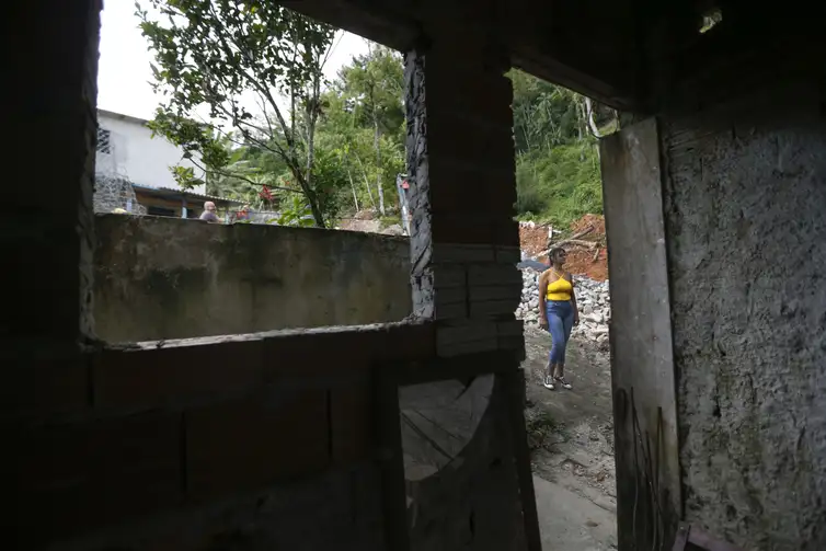 São Sebastião SP 19/02/2024 .Há um ano, chuvas provocaram deslizamentos em São Sebastião provocando dezenas de mortes. Leidiclere da Silva que teve sua casa atingida. Foto Paulo Pinto/Agência Brasil