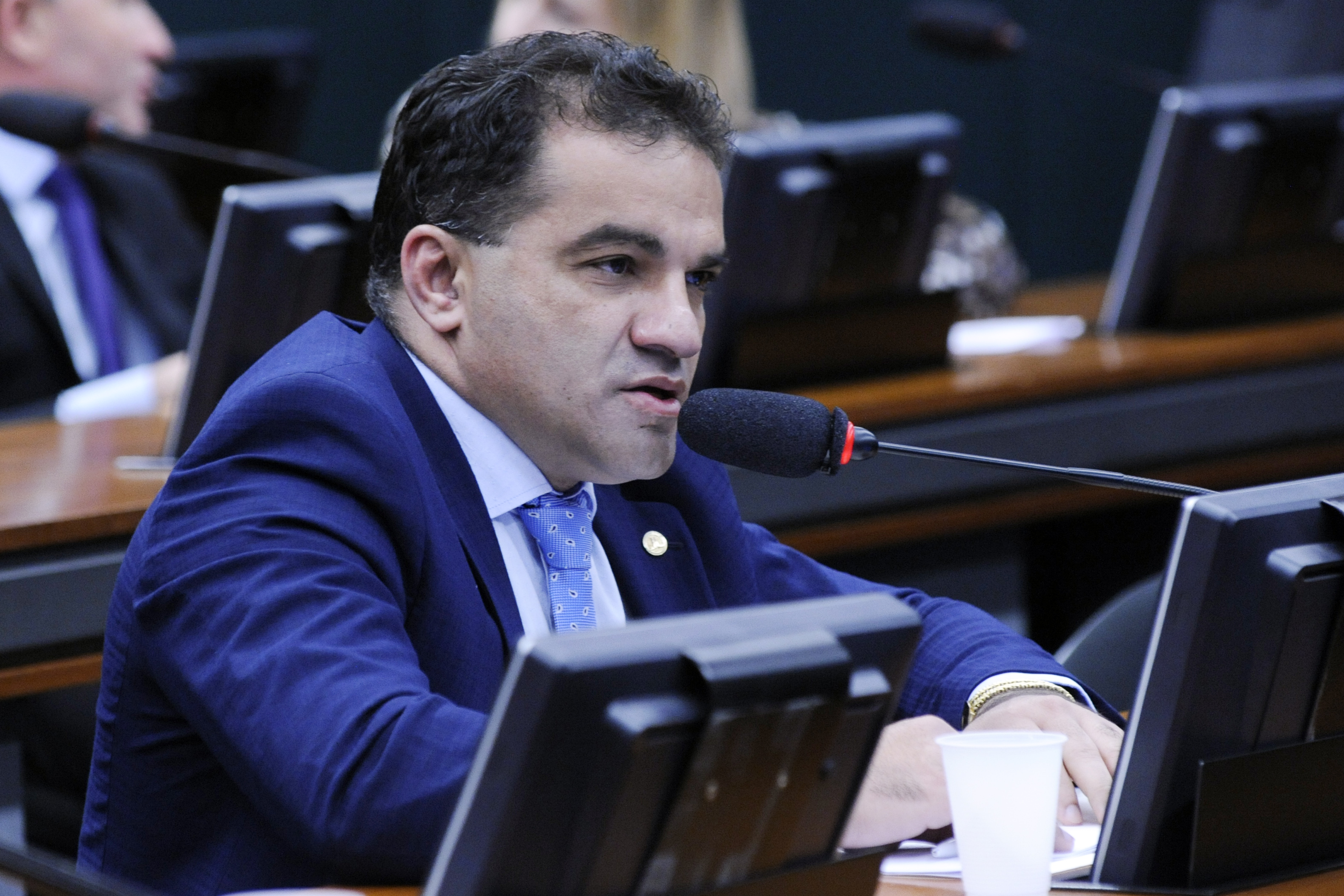Reunião extraordinária. Dep. Josimar Maranhãozinho (PR - MA) Josimar Maranhãozinho fala durante reunião de comissão