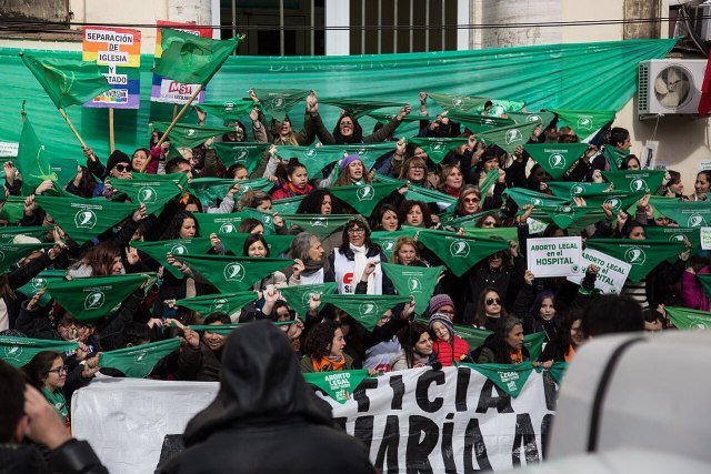 Ato em prol do direito ao aborto legal, seguro e gratuito em Santa Fé, na Argentina