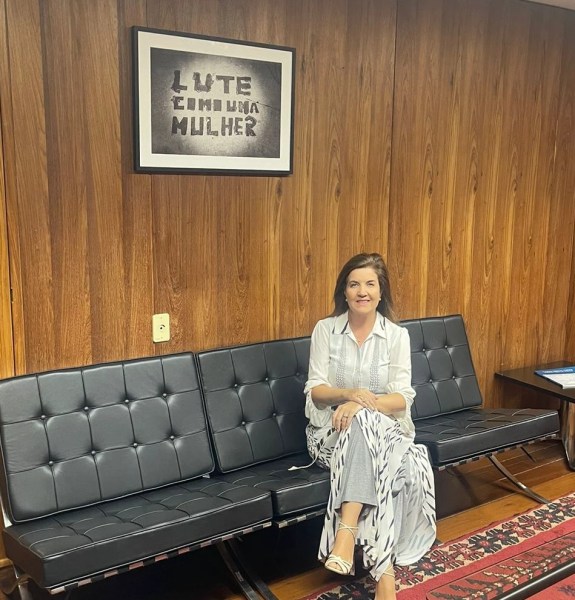 Daniela Teixeira, ministra do STJ, em seu gabinete