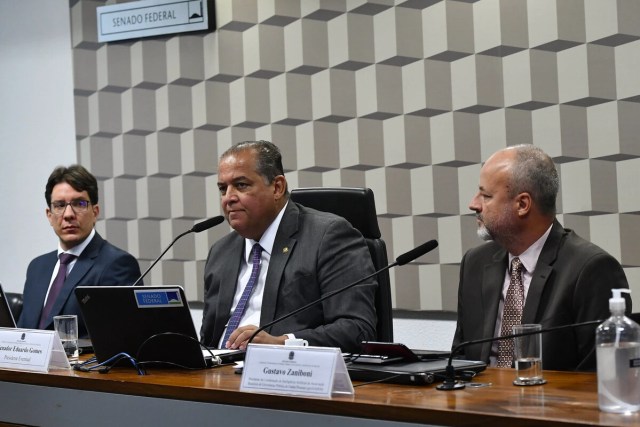 Senador Eduardo Gomes (PL-TO) durante Comissão Temporária Interna sobre Inteligência Artificial no Brasil